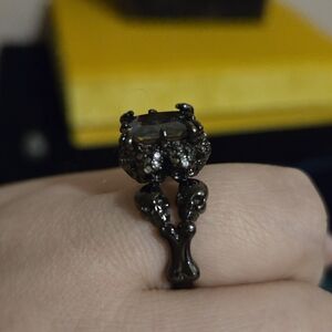 Elegant Black Skull Ring